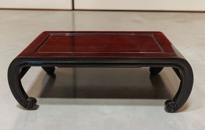 CHINE - Vers 1900 Table basse rectangulaire à pieds galbés e…