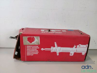 une boîte rouge contenant une machine