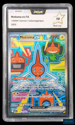 gros plan d'une carte pokemon dans un étui en plastique