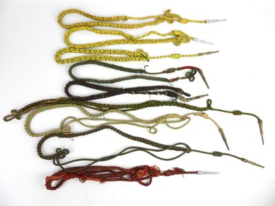 Ensemble de 9 fourragères dont médaille militaire, croix de …