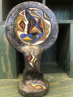 URBANI. Sans titre (visage) Épreuve en terre cuite émaillé e…