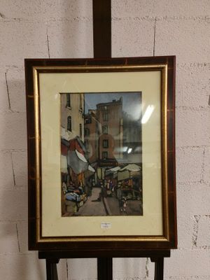 tableau représentant une scène de rue, encadré et accroché au mur