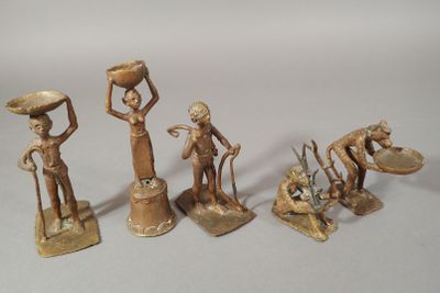 Ensemble de 5 sculptures en bronze doré comprenant : une fem…