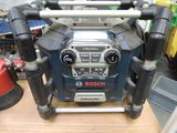 a radio that is sitting on top of a table