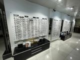 de nombreux verres exposés dans un magasin qui en propose beaucoup