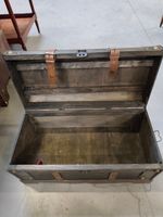 Une valise en bois et carton bouillie et une petite malle en… (photo 5)