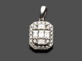 un pendentif en or blanc et diamants