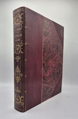 un vieux livre à la couverture rouge et à la bordure dorée