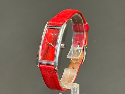 FURLA Montre de dame cadran rouge, bracelet cuir rouoge.