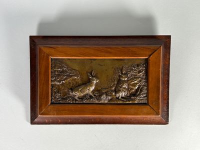 une image représentant un tableau représentant un cerf dans un cadre en bois