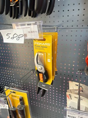 many different types of pliers on display in a store