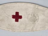 une image représentant un masque médical orné d'une croix rouge