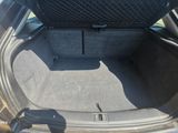 le coffre d'une voiture, ouvert