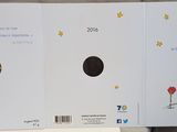 une photo d'une carte sur laquelle figure l'image d'un petit prince