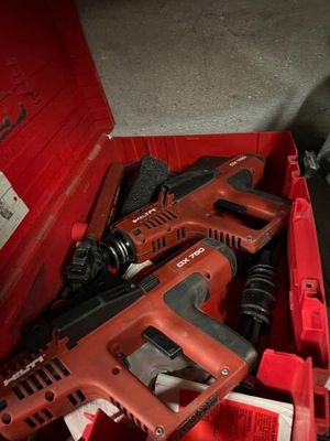 2 cloueurs HILTI DX750 - VENDU SUR DESIGNATION A COURTRY (77…