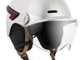 une image représentant un casque muni d'une visière et de lunettes de protection