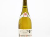 une bouteille de vin posée sur une table