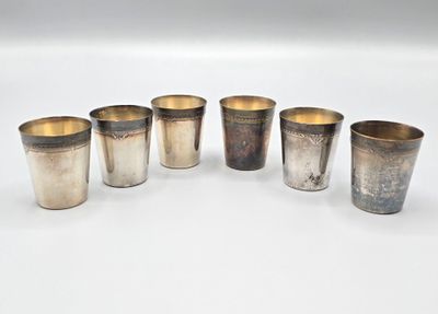 un ensemble de six tasses en argent ornées de motifs variés