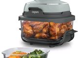 une photo d'une friteuse à air chaud contenant du poulet et du brocoli