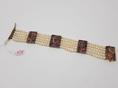 Bracelet souple composé de cinq rangs de perles de culture d…