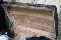 Deux malles anciennes en bois et renforts métalliques. (photo 5)