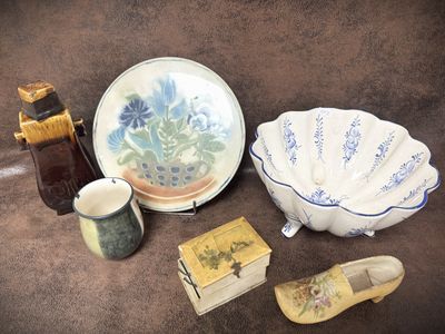 a lot of items that are sitting on a table