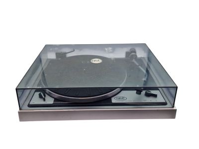 une image représentant un tourne-disque posé sur un plateau tournant