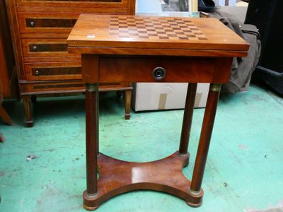Table à jeu "Tric-Trac" de style Empire en acajou reposant s… - Photo 1