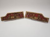 paire de crochets muraux anciens en laiton et en bois peint en rouge