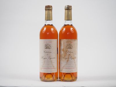deux bouteilles de vin posées l'une à côté de l'autre sur une table