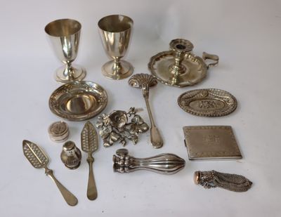 objets en métal argenté, notamment l'argenterie, les cuillères et autres articles