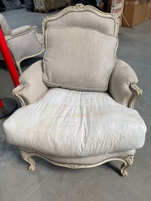 Partie de SALON comprenant un canapé trois places et une pai…