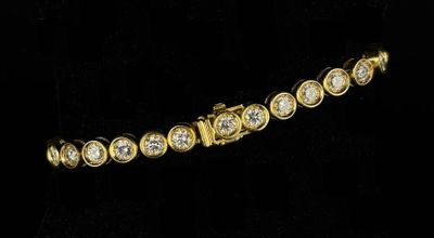 Bracelet ligne en or jaune orné de trente diamants ronds brillants, pe