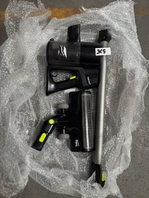 beaucoup d'outils qui traînent par terre