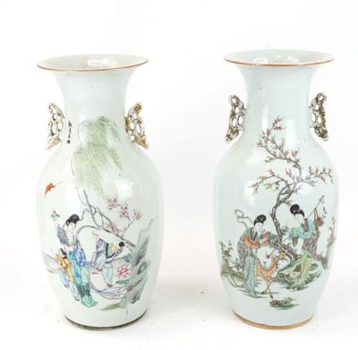paire de vases chinois ornés d'oiseaux et de fleurs sur fond blanc