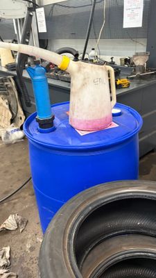 un tonneau bleu d'où sort un marteau, à côté d'un tonneau bleu d'où sort un marteau, à côté d'un tonneau bleu d'où sort un marteau, à côté d'un tonneau bleu d'où sort un marteau, à côté d'un tonneau bleu d'où sort un marteau, à côté d'un tonneau bleu d'où sort un marteau, à côté d'un tonneau bleu d'où sort un marteau, à côté d'un tonneau bleu d'où sort un marteau, à côté d'un tonneau bleu d'où sort un marteau, à côté d'un tonneau bleu d'où sort un marteau, à côté d'un tonneau bleu d'où sort un mar