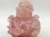 une photo d'un morceau de sucre d'orge rose