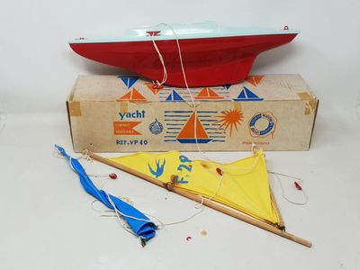 GIRAUD-SAUVEUR. Voilier en plastique modèle Yacht VP40, coqu…