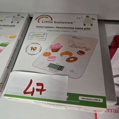 deux boîtes de petits produits « Balance » posées sur une table