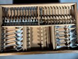 many spoons and spoon spoons in a wooden box