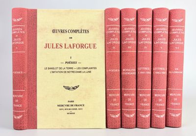 Les romans complets de Jules Laforge sont alignés les uns à côté des autres
