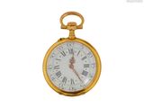 une montre de poche en or avec des chiffres romains sur le cadran
