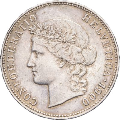 Gros plan sur une pièce de monnaie ornée d'une couronne