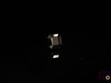 l'image d'un diamant de forme carrée dans l'obscurité