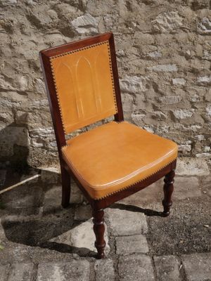 Chaise cathédrale en placage d'acajou, le dossier droit, rep…