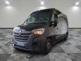 une photo d'une camionnette garée dans un garage
