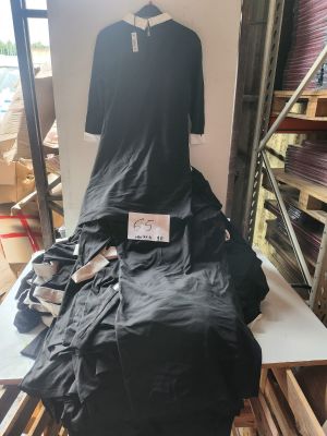 Lot de 90 robes pour femme, coloris noir avec col blanc, tai…