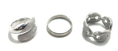 3 Bagues en argent dont une à décor de maille graine de café…