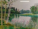 une photo d'un tableau représentant un lac dans les bois