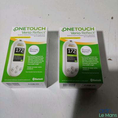deux boîtes d'OneTouch Verio posées sur une table blanche